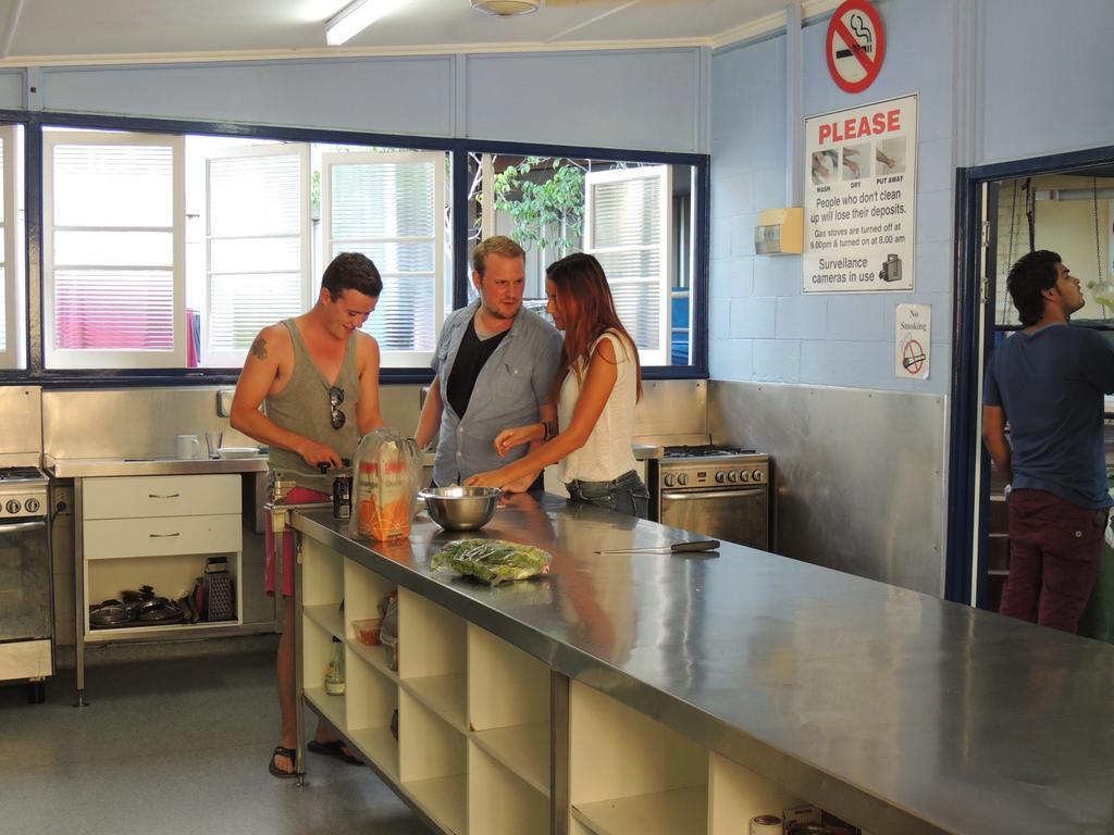 Reef Lodge Backpackers Townsville Exterior foto