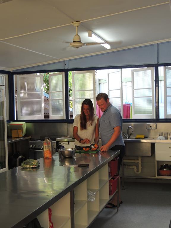 Reef Lodge Backpackers Townsville Exterior foto